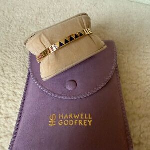 STUNNING HARWELL GODFREY 18K GOLD LAPIS JU JU TRIANGLE GEMSTONE BRACELET